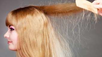 Что делать, если волосы магнитятся: причины и как с этим бороться