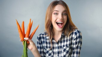 Морковь для волос: способы применения сока и ботвы