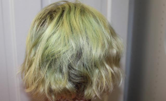 Волосы с зеленым оттенком