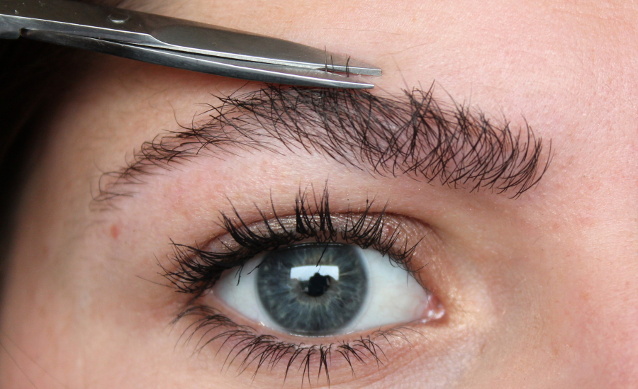 Непослушные брови