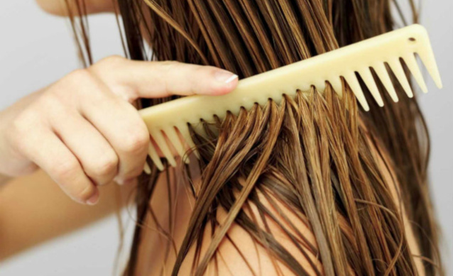 Расчесывание нарощенных волос