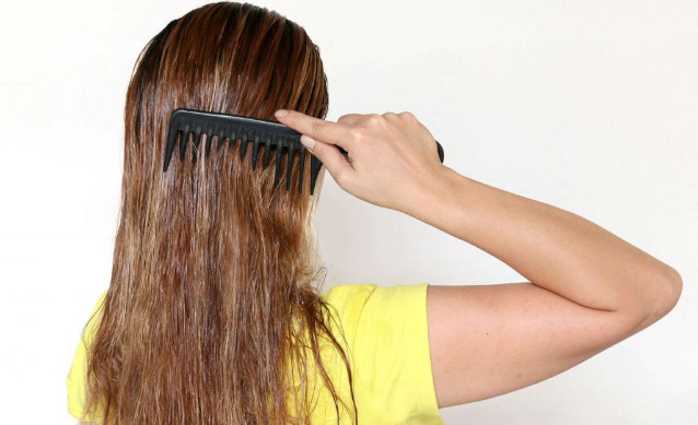 Обертывание волос маслом